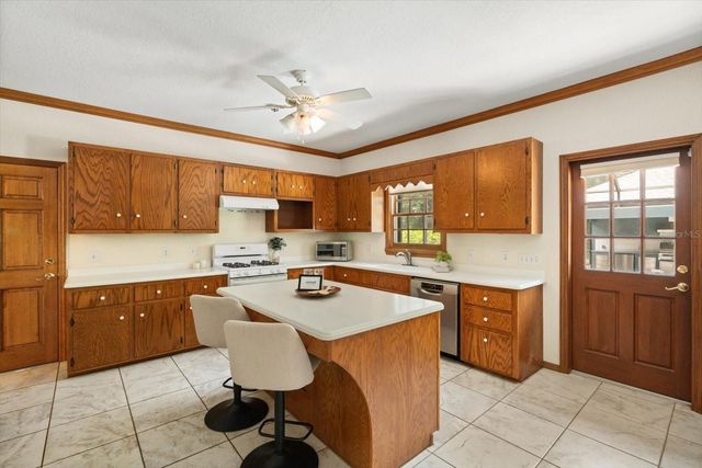 216 WOODS TRAIL, Sanford, FL 32771