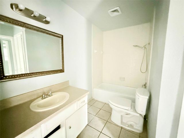 12027 Greenwood Forest Drive 29D, Houston, TX 77066