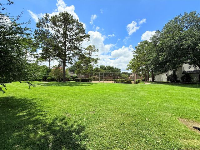 12027 Greenwood Forest Drive 29D, Houston, TX 77066
