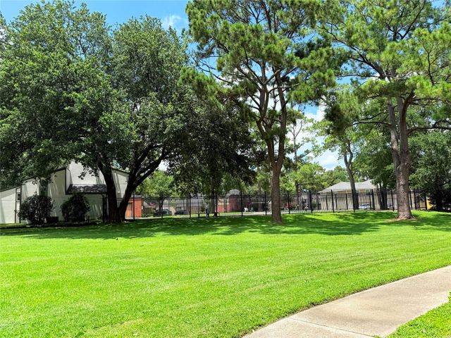 12027 Greenwood Forest Drive 29D, Houston, TX 77066
