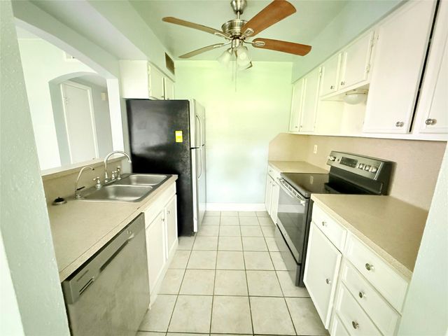 12027 Greenwood Forest Drive 29D, Houston, TX 77066