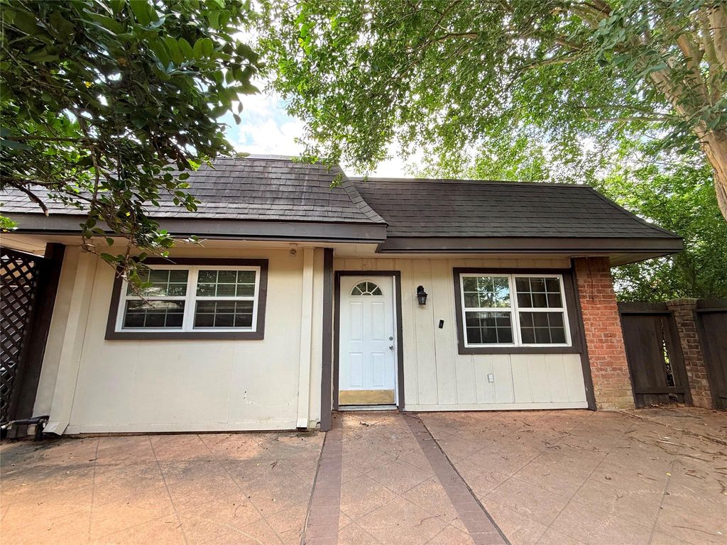 12027 Greenwood Forest Drive 29D, Houston, TX 77066