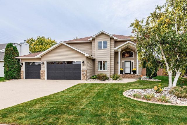 4903 Rose Creek Parkway S, Fargo, ND 58104