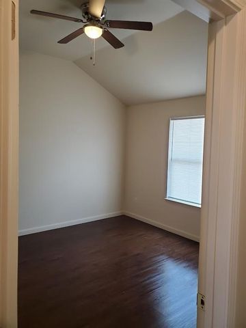 1310 W Pointe PL, Lockhart, TX 78644