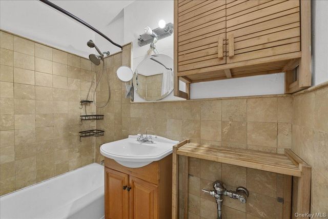 3176 Decatur Avenue 3A, Bronx, NY 10467