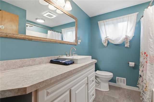 103 Manchester Dr, Hempfield Twp, PA 15642