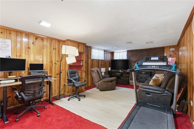 103 Manchester Dr, Hempfield Twp, PA 15642