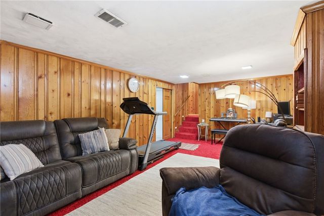 103 Manchester Dr, Hempfield Twp, PA 15642