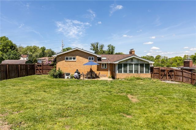 103 Manchester Dr, Hempfield Twp, PA 15642