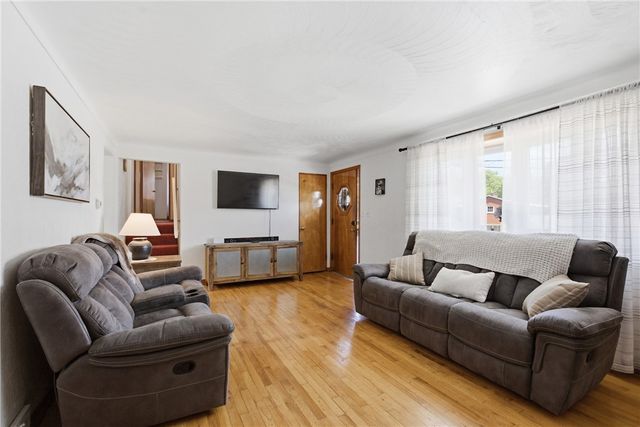 103 Manchester Dr, Hempfield Twp, PA 15642