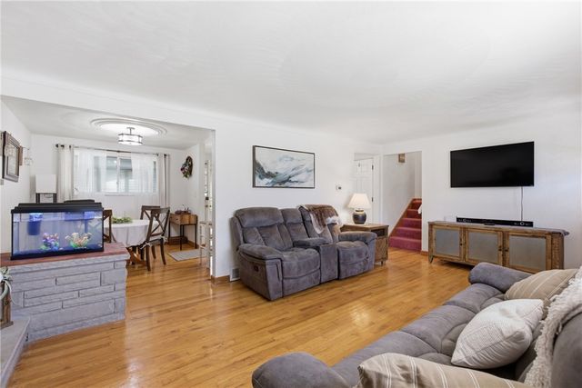 103 Manchester Dr, Hempfield Twp, PA 15642