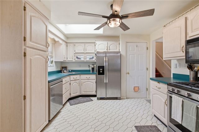 103 Manchester Dr, Hempfield Twp, PA 15642