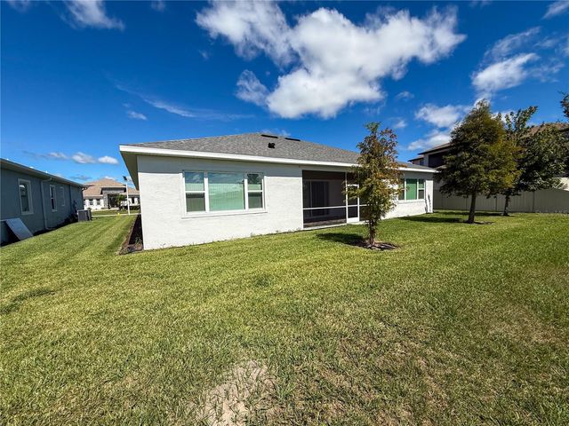 8833 SANDERS TREE LOOP, Wesley Chapel, FL 33545