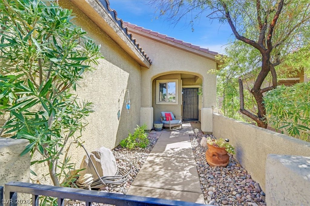 6097 FALCONER Avenue, Las Vegas, NV 89122 — photo 2
