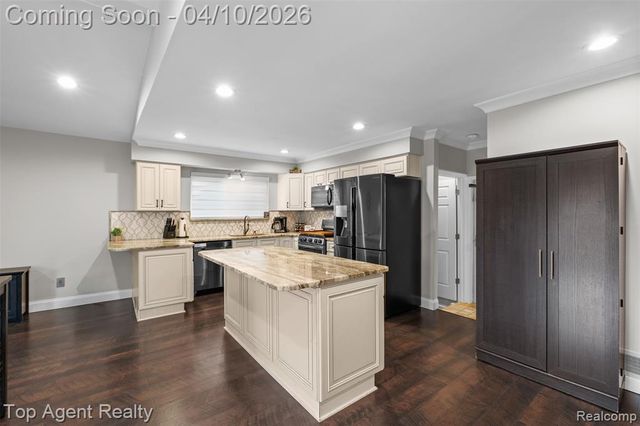 16115 Bayham Court, Clinton Township, MI 48038