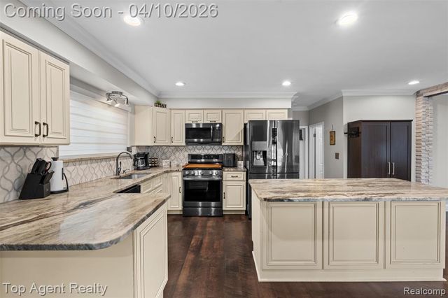 16115 Bayham Court, Clinton Township, MI 48038