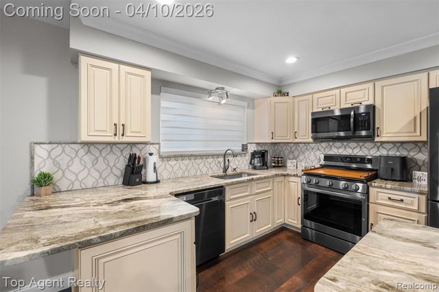 16115 Bayham Court, Clinton Township, MI 48038