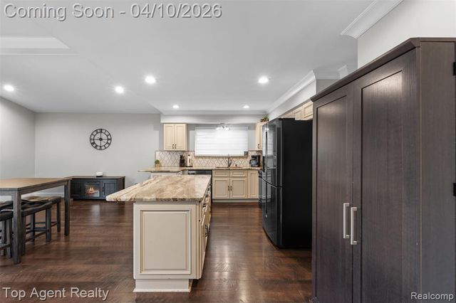 16115 Bayham Court, Clinton Township, MI 48038