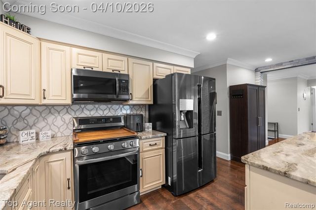 16115 Bayham Court, Clinton Township, MI 48038