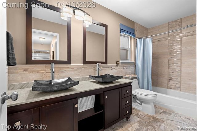 16115 Bayham Court, Clinton Township, MI 48038