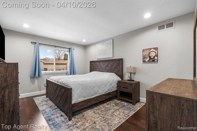 16115 Bayham Court, Clinton Township, MI 48038