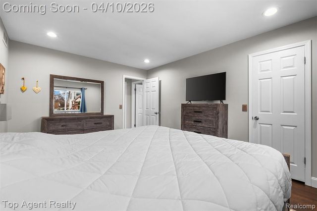 16115 Bayham Court, Clinton Township, MI 48038