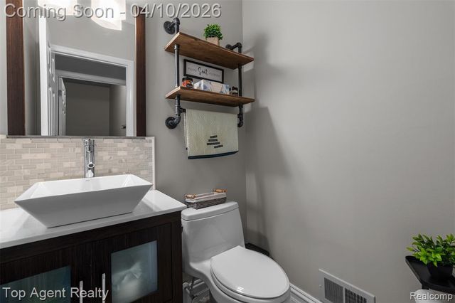 16115 Bayham Court, Clinton Township, MI 48038