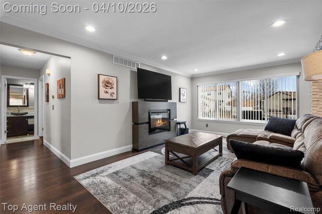 16115 Bayham Court, Clinton Township, MI 48038