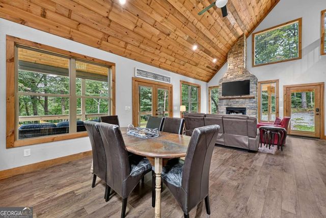 232 Ridge Oaks Way, Ellijay, GA 30540