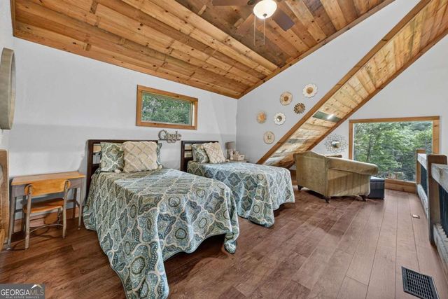 232 Ridge Oaks Way, Ellijay, GA 30540