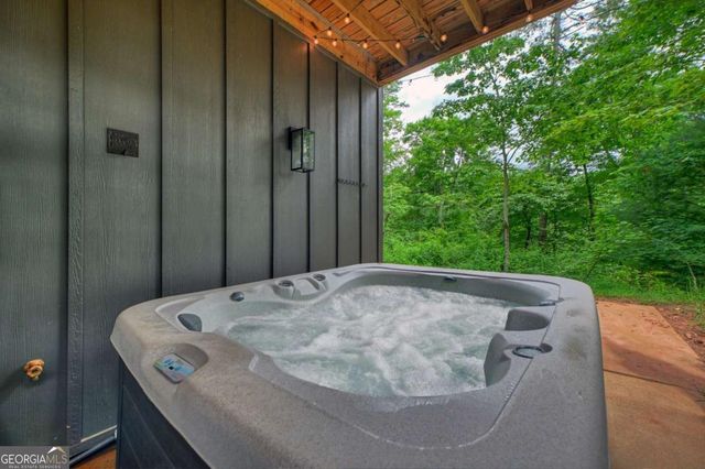 232 Ridge Oaks Way, Ellijay, GA 30540