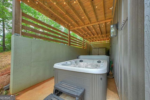 232 Ridge Oaks Way, Ellijay, GA 30540