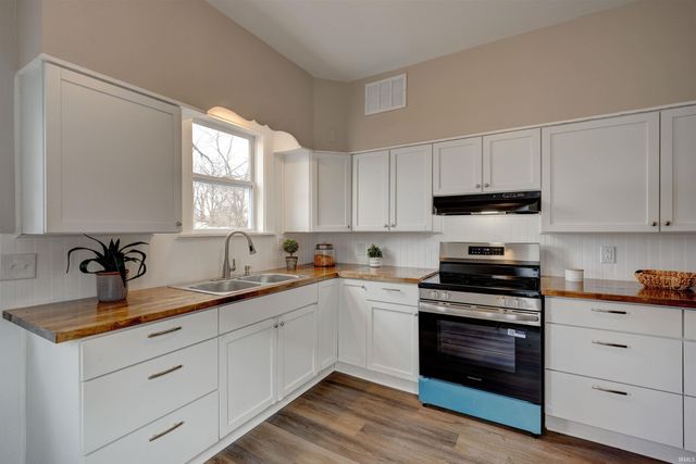 1225 S Bedford Avenue, Evansville, IN 47713