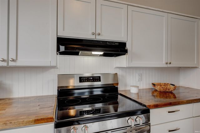 1225 S Bedford Avenue, Evansville, IN 47713