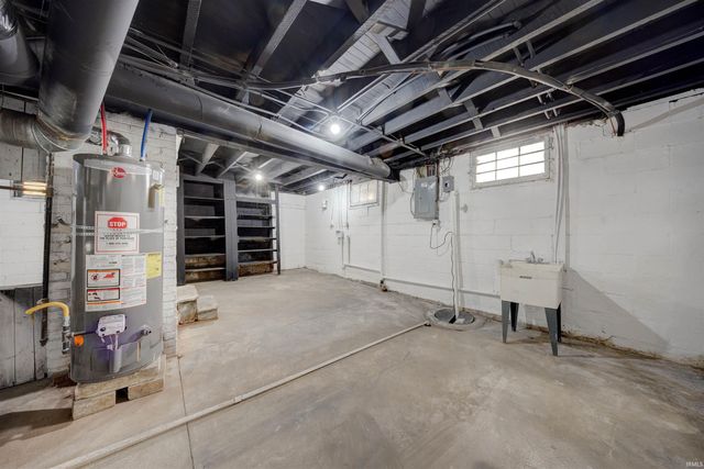 1225 S Bedford Avenue, Evansville, IN 47713