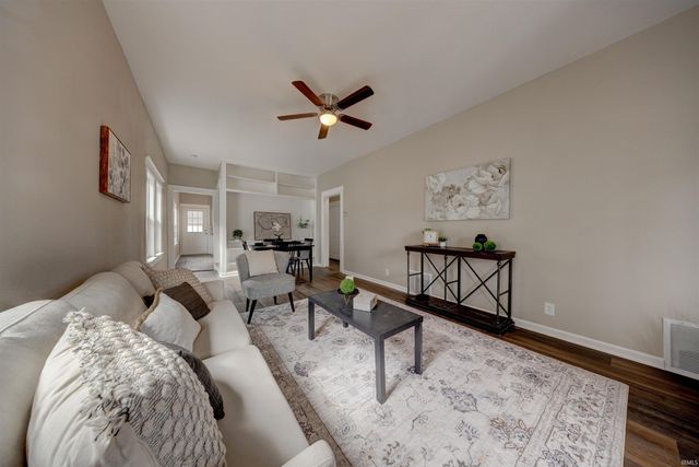 1225 S Bedford Avenue, Evansville, IN 47713