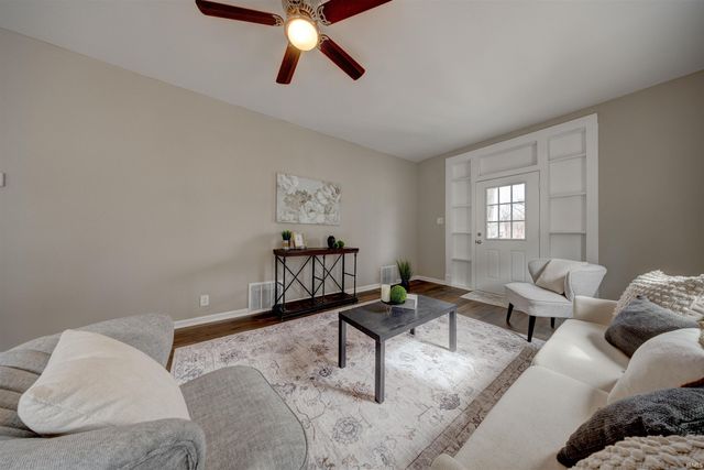 1225 S Bedford Avenue, Evansville, IN 47713