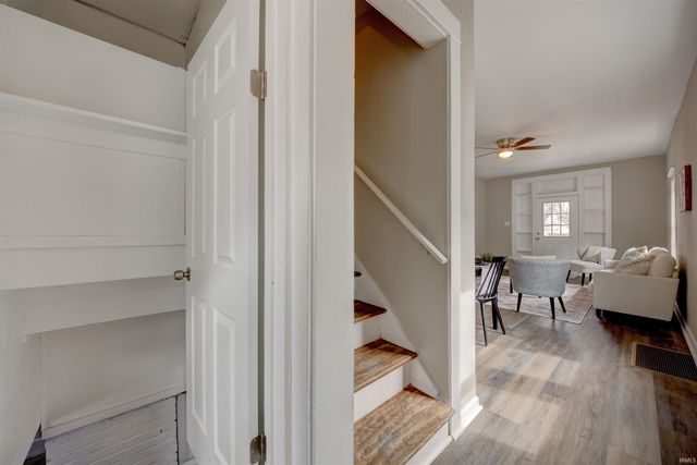 1225 S Bedford Avenue, Evansville, IN 47713