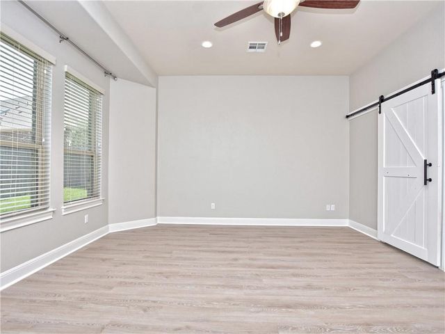 2208 Legend Hill DR, Leander, TX 78641