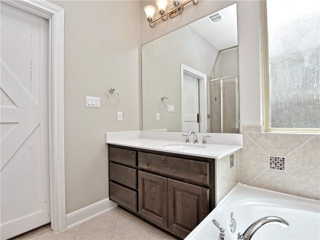 2208 Legend Hill DR, Leander, TX 78641