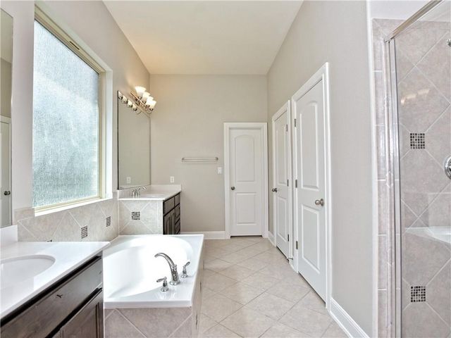 2208 Legend Hill DR, Leander, TX 78641