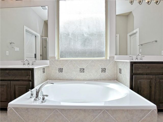 2208 Legend Hill DR, Leander, TX 78641