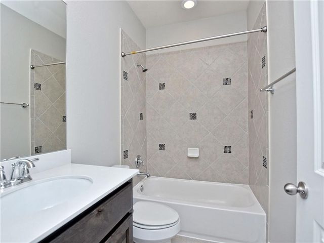 2208 Legend Hill DR, Leander, TX 78641
