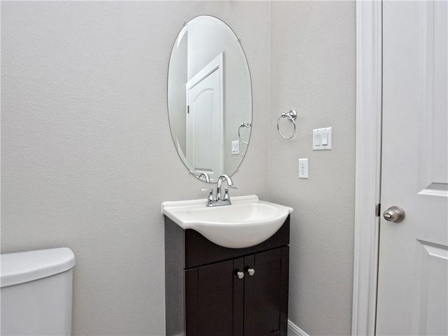 2208 Legend Hill DR, Leander, TX 78641