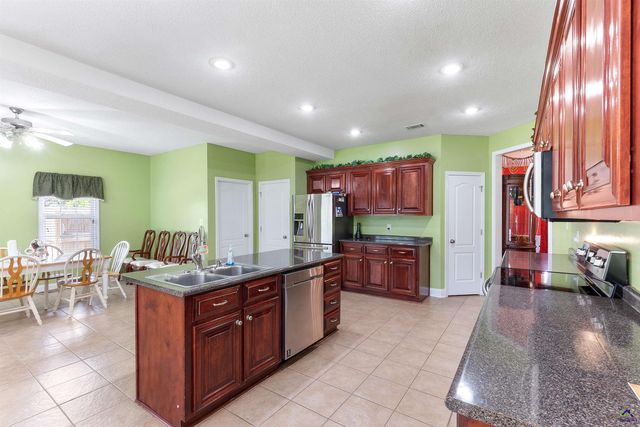 221 Hathersage Drive, Kathleen, GA 31047