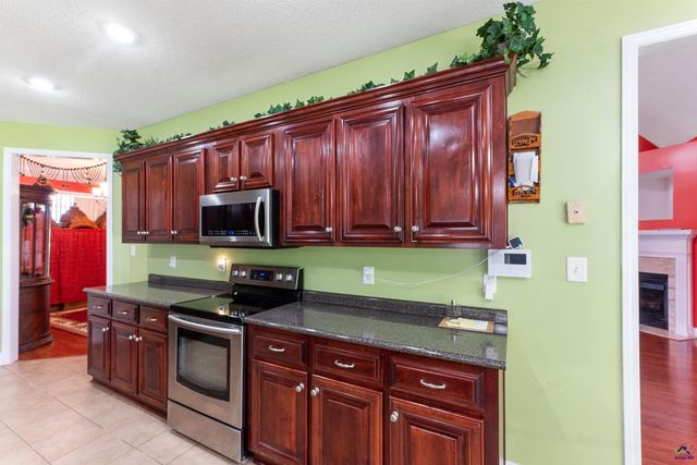 221 Hathersage Drive, Kathleen, GA 31047