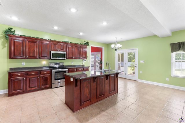 221 Hathersage Drive, Kathleen, GA 31047