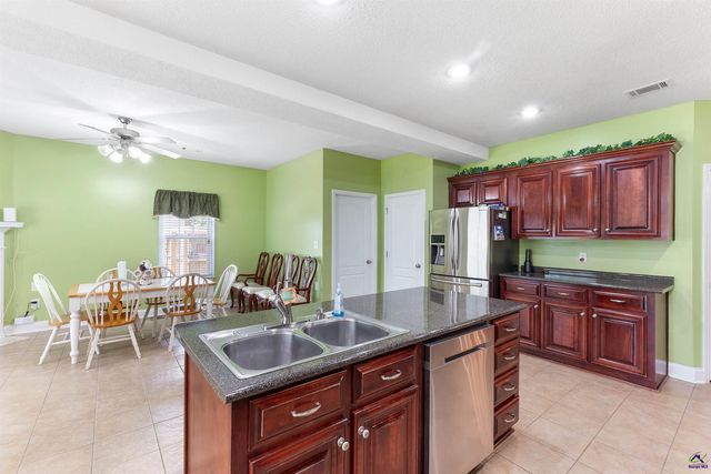 221 Hathersage Drive, Kathleen, GA 31047