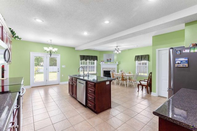 221 Hathersage Drive, Kathleen, GA 31047