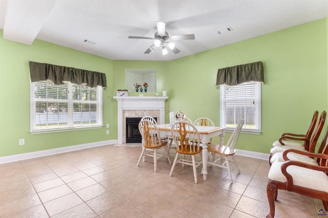 221 Hathersage Drive, Kathleen, GA 31047